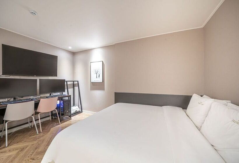 اتاق لوکس, French Code