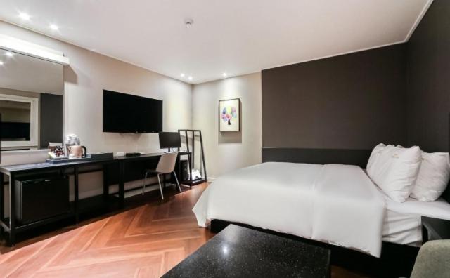 اتاق استاندارد, French Code