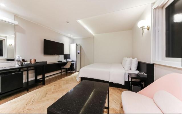 اتاق لوکس, French Code