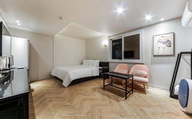 اتاق لوکس, French Code