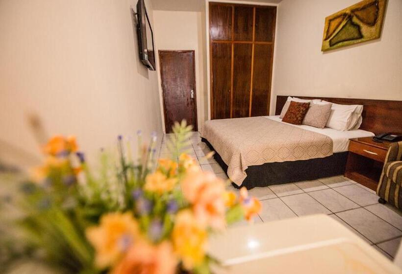 高级大房间, Havana Economy