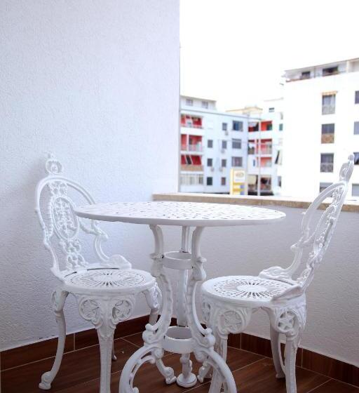 غرفة عائلية, Vila Mare