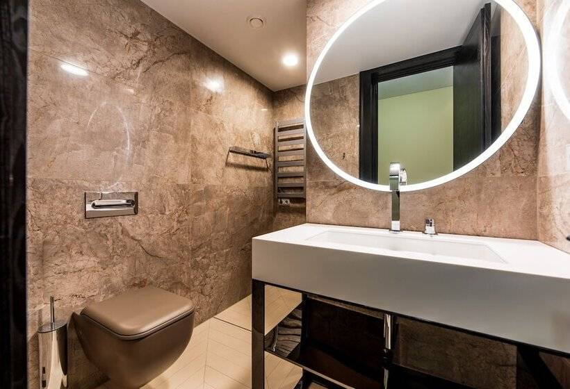 سوییت جونیور, Amsterdam Plaza Hotel & Spa