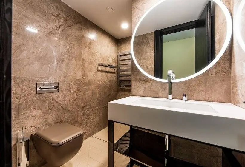 سوییت جونیور, Amsterdam Plaza Hotel & Spa