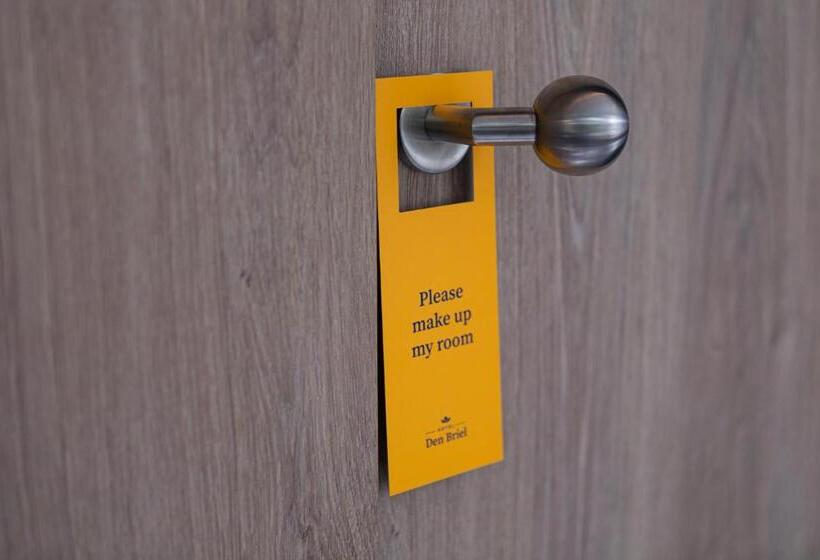 Standard Single Room, Den Briel