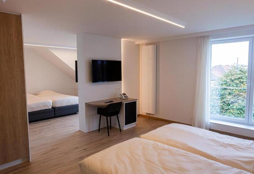 Standard Quadruple Room, Den Briel