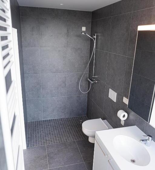 Deluxe Room, Den Briel