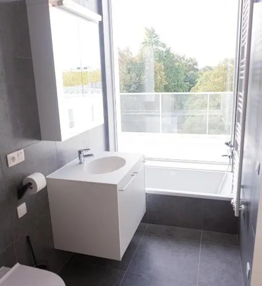 Deluxe Room, Den Briel