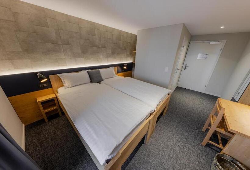 スタンダードルーム, Villars Lodge