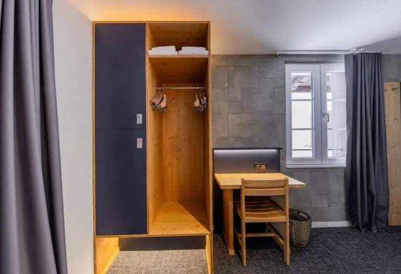 ファミリールーム, Villars Lodge