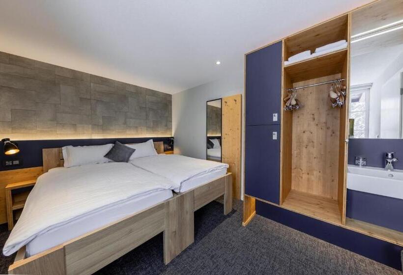 ファミリールーム, Villars Lodge