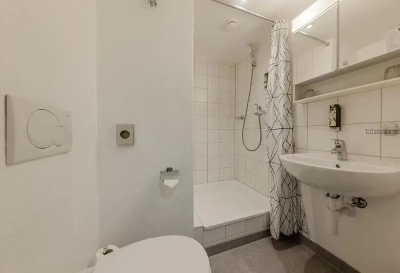コンフォートトリプルルーム, Villars Lodge