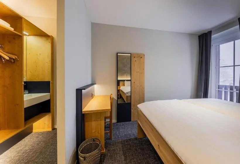 スーペリアファミリールーム, Villars Lodge