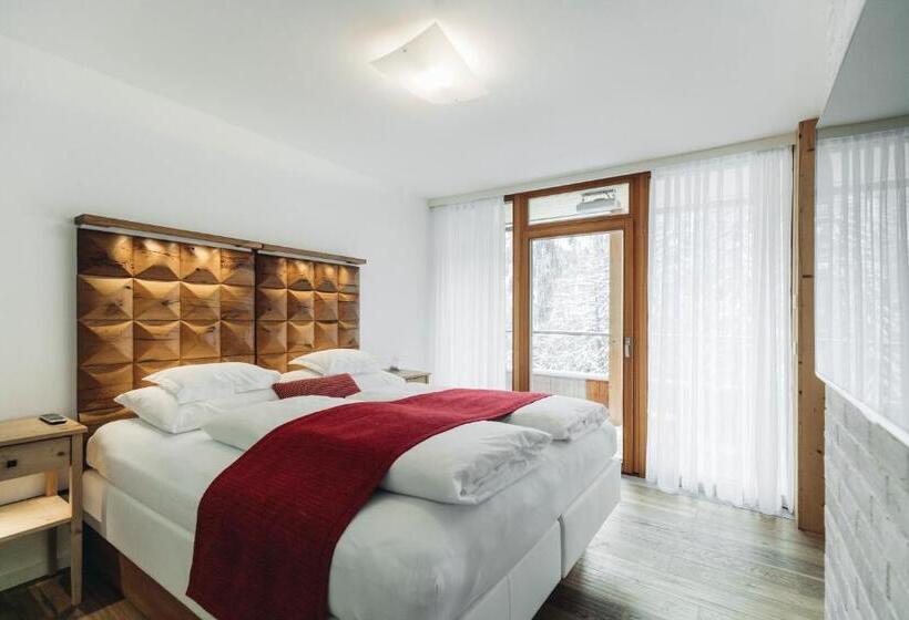 带阳台套房, Mooser