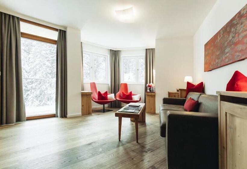 带阳台套房, Mooser