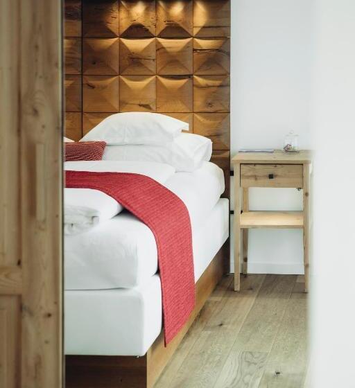 带阳台套房, Mooser