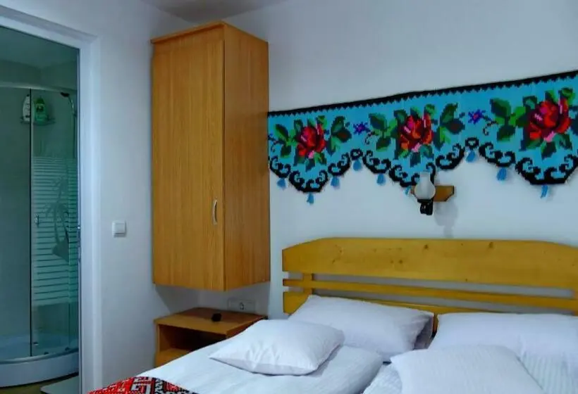スタンダードルーム, Casa Papițu
