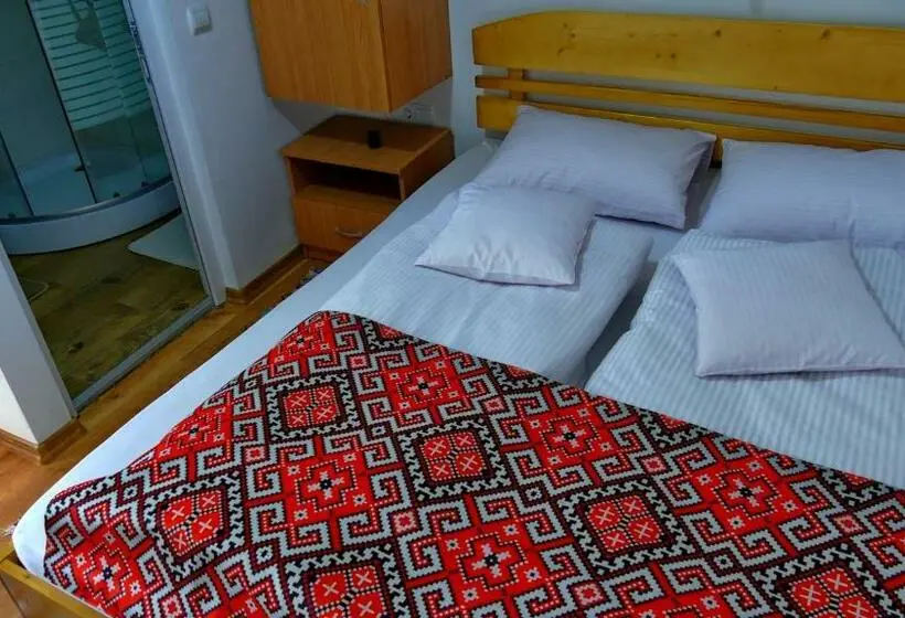 スタンダードルーム, Casa Papițu