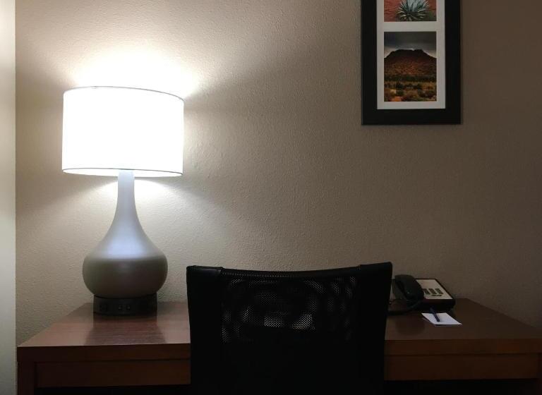 اتاق استاندارد, Comfort Inn & Suites Near Kino Sports Complex