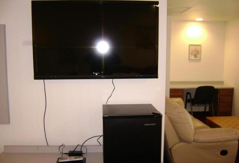 جناح مزود بجاكوزى, Edgewick Inn