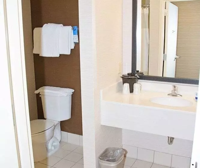 ２ダブルベッドのスタンダードルーム, Fairfield Inn & Suites Butler