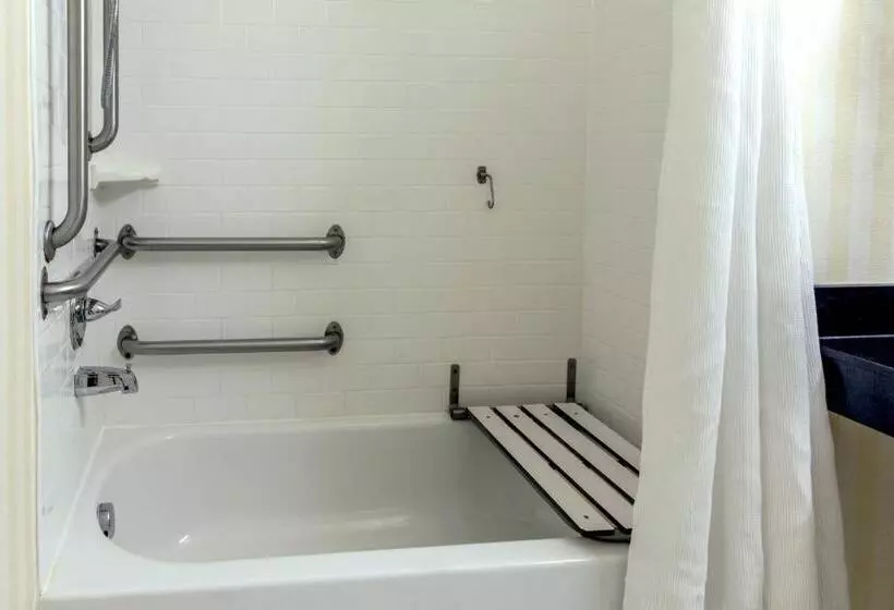 スタンダードルーム, Fairfield Inn & Suites Canton