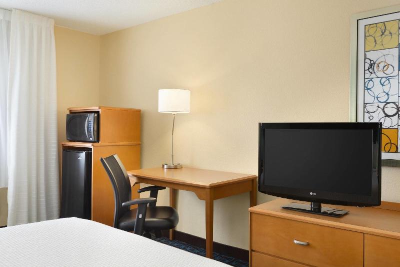 带大床的标准间, Fairfield Inn & Suites Fort Worth University Drive