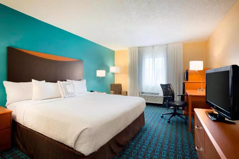 Standard-huone King-vuode, Fairfield Inn & Suites Fort Worth University Drive