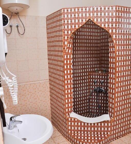 标准间, Forodhani Park