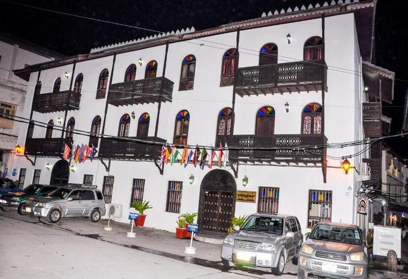 带阳台的三人标准间, Forodhani Park