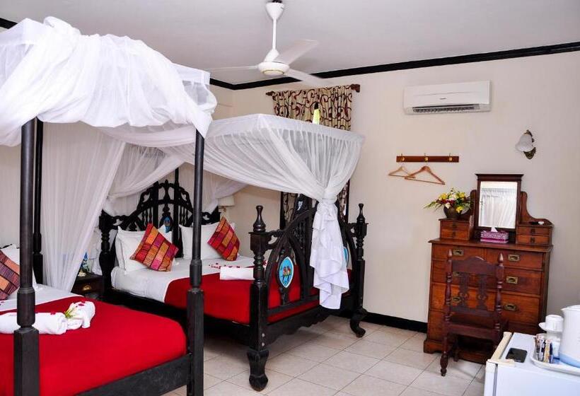 带阳台的三人标准间, Forodhani Park