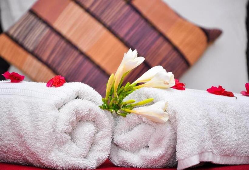 豪华家庭房间, Forodhani Park