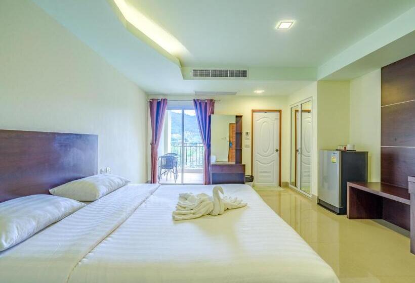 带泳池观景的豪华房, Smile Residence