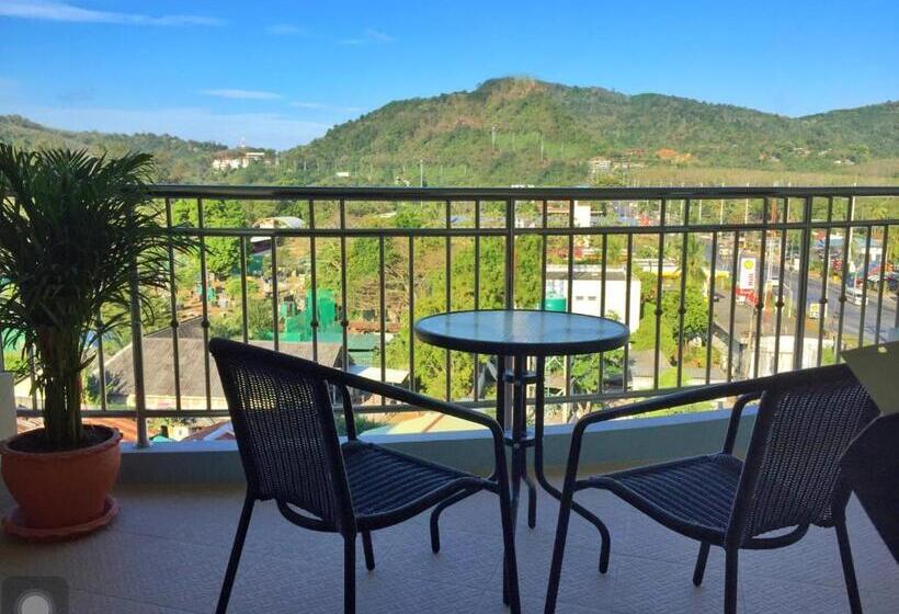 带泳池观景的豪华房, Smile Residence