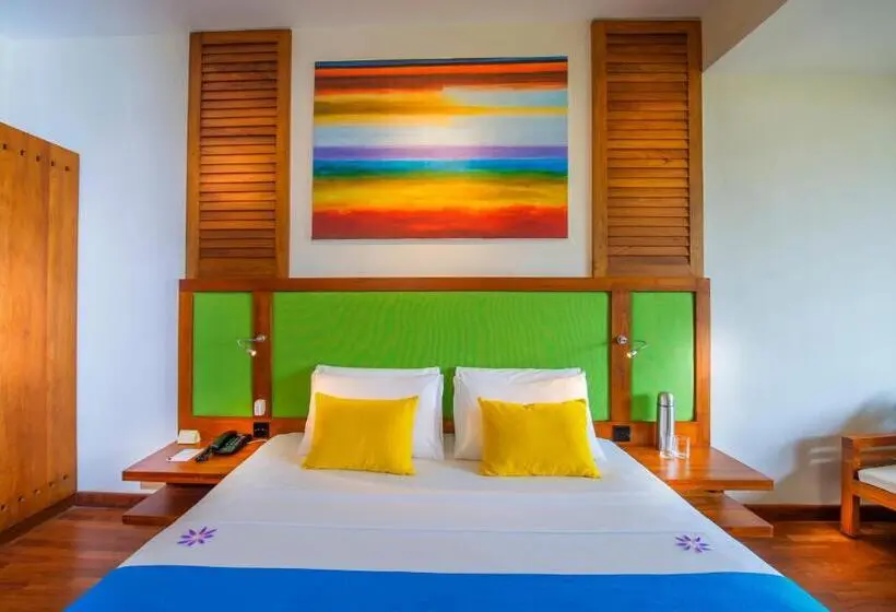 اتاق استاندارد با چشم‌انداز دریا, Mermaid Hotel & Club