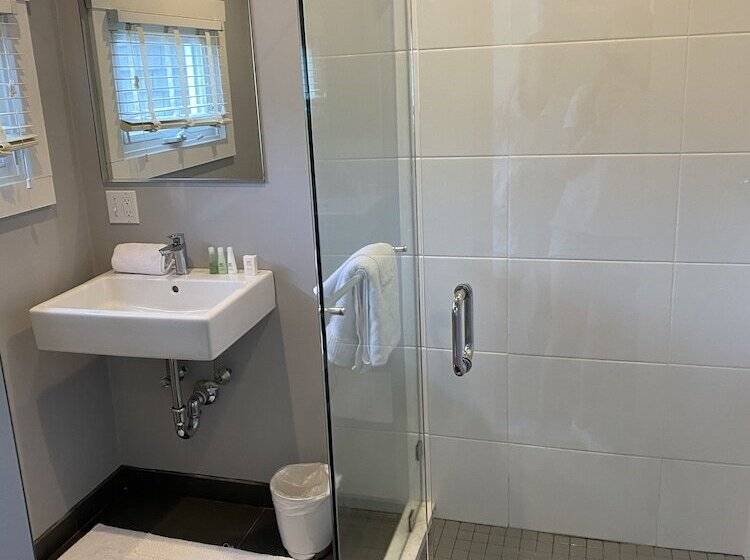 غرفة ديلوكس, Crocker Inn