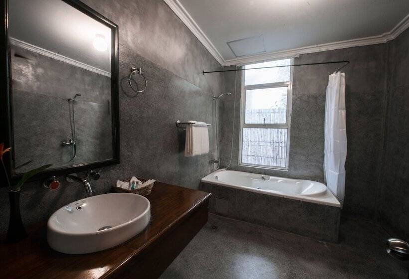 سوییت جونیور, Lavender Angkor Boutique