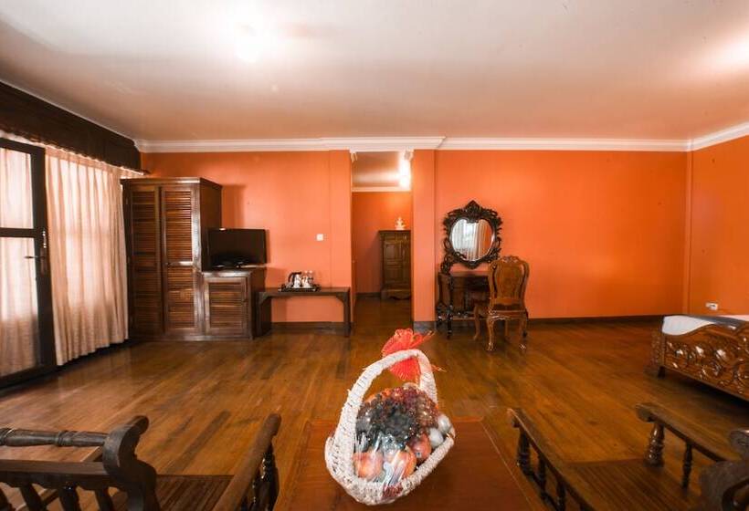 سوییت جونیور, Lavender Angkor Boutique