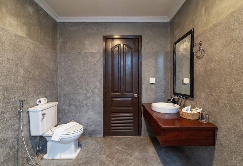 سوییت جونیور, Lavender Angkor Boutique