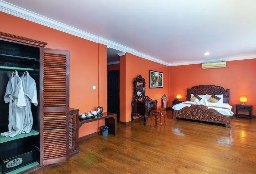 سوییت جونیور, Lavender Angkor Boutique