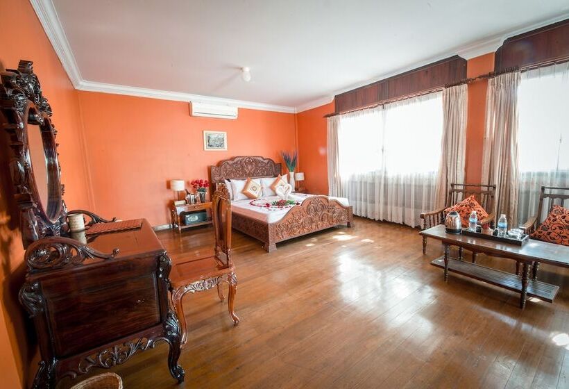 سوییت جونیور, Lavender Angkor Boutique