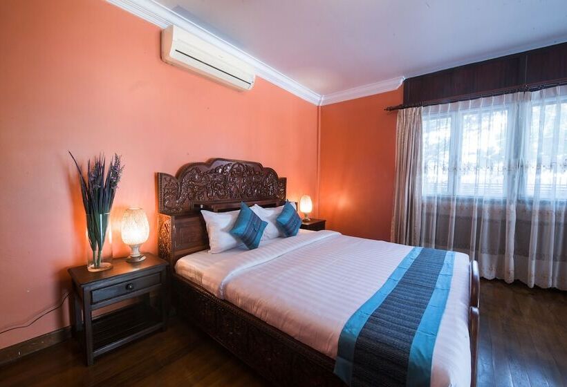 سوییت جونیور, Lavender Angkor Boutique