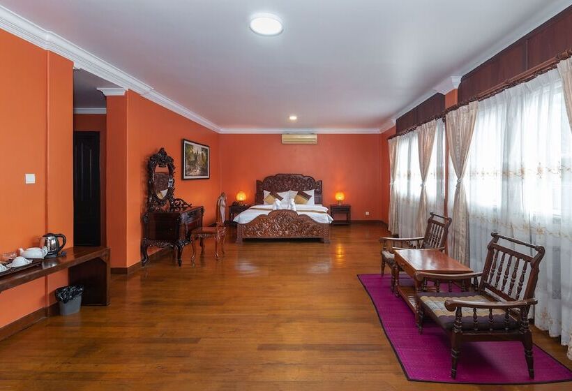 سوییت جونیور, Lavender Angkor Boutique