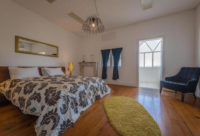 جناح مزوَّد بشرفة, Casa Da Real Companhia