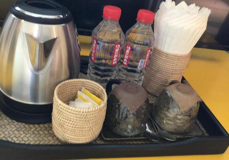 اتاق لوکس با تخت بزرگ, Le Water Villa