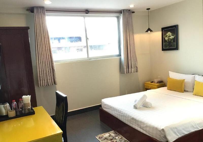 اتاق لوکس با تخت بزرگ, Le Water Villa