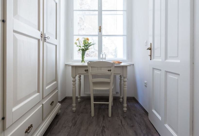 آپارتمان 2 خوابه, Barbo Palace