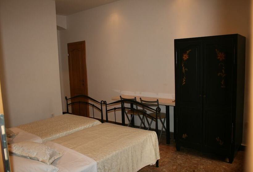 חדר פרמיום, Rooms And Apartments Emily