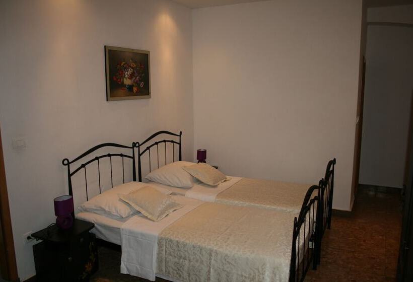 חדר פרמיום, Rooms And Apartments Emily