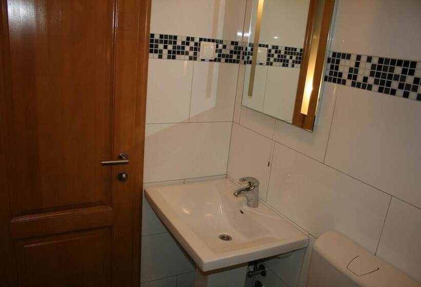 חדר קומפורט, Rooms And Apartments Emily